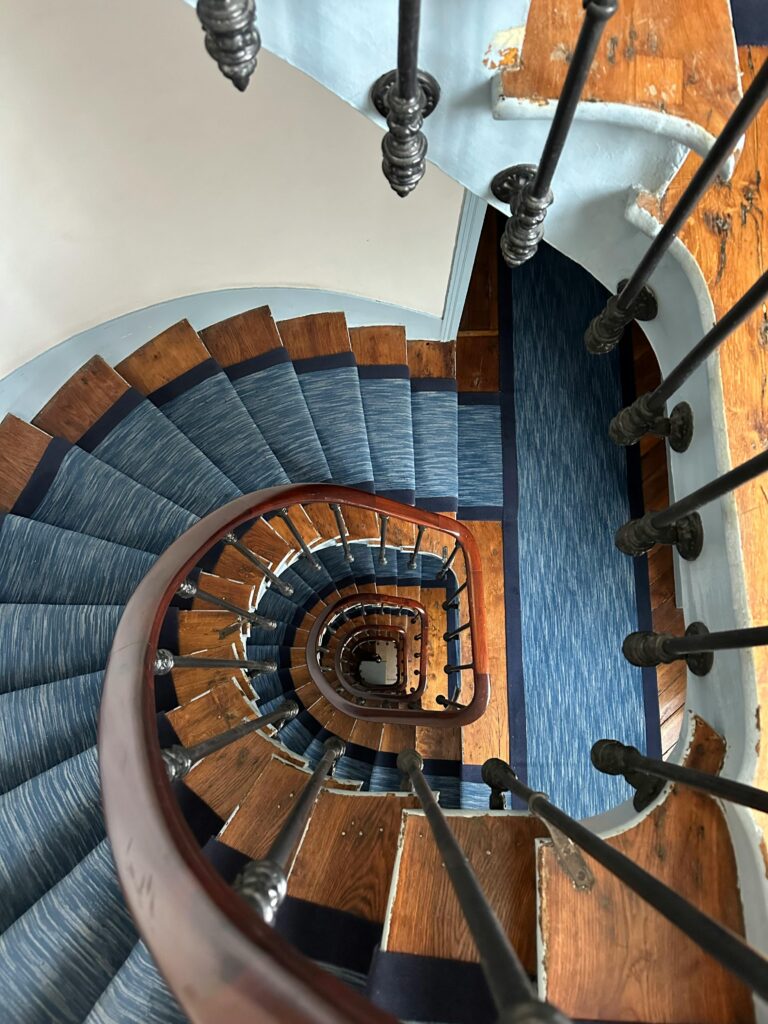 How to Choose the Perfect Striped Stair Carpet for Your Home